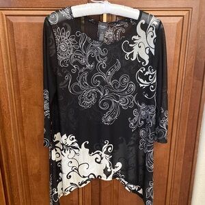 Chic Black and White Paisley Women's Tunic